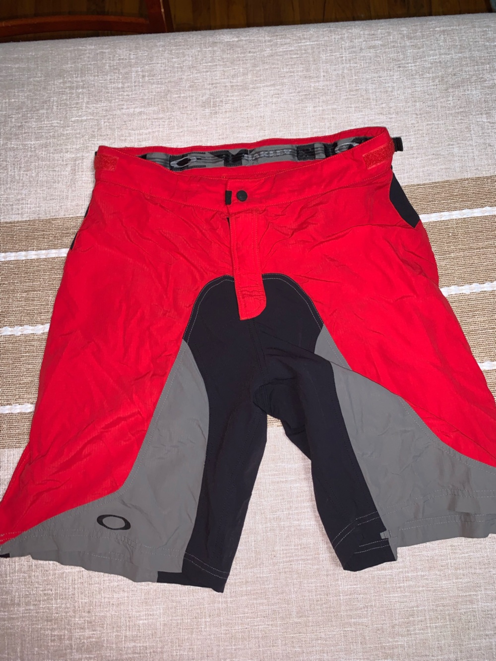 Oakley Red, Black & Gray Men's Cycling Shorts